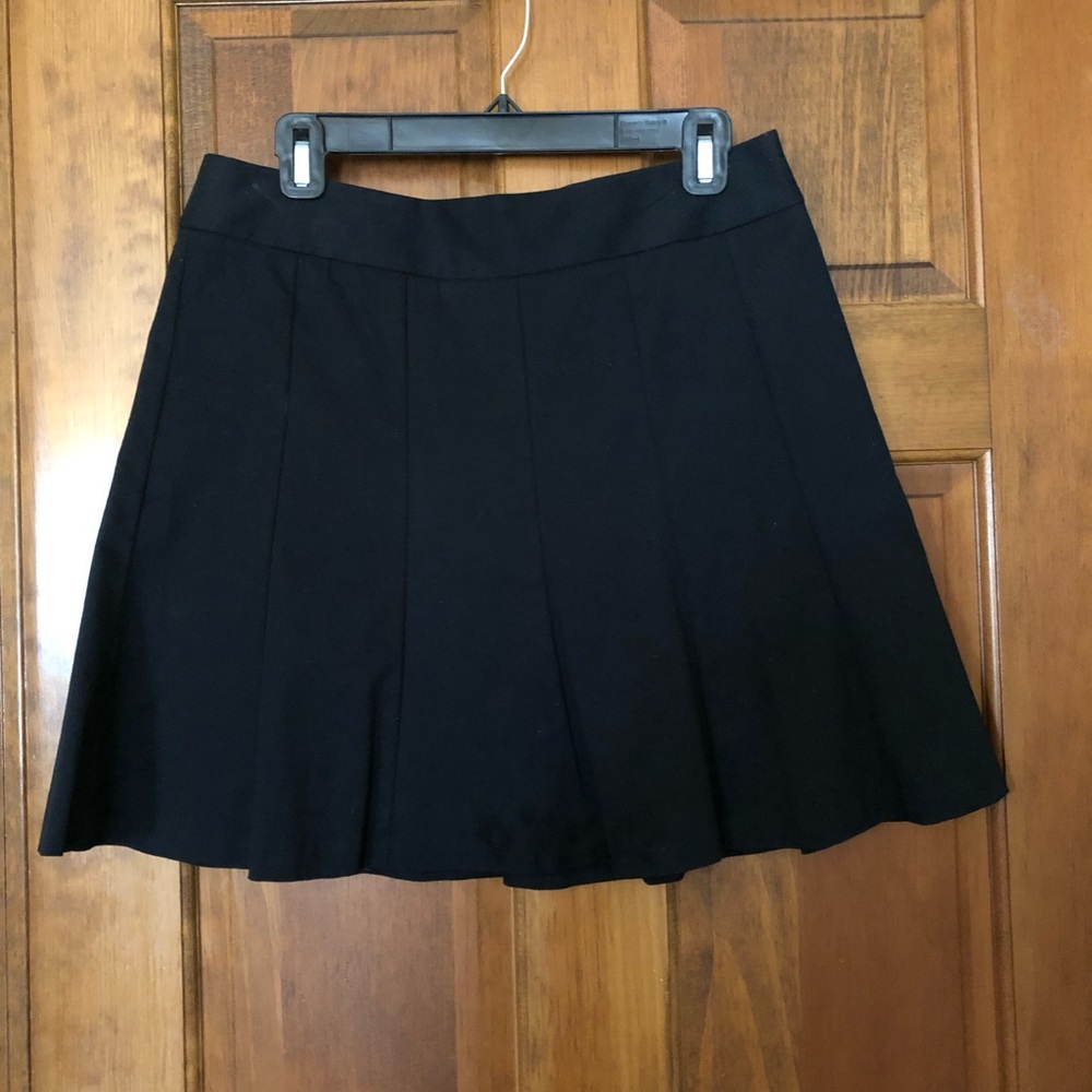 Banana Republic- Black unlined skirt- size 8